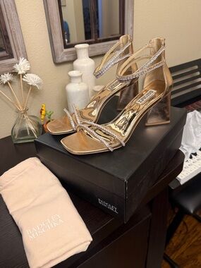 Badgley Mischka Champagne Crystal Strap Block Heel Sandals Womens 9.5 NIB